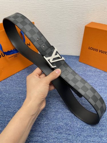 Louis Vuitton ：经典原单品质，经典印花皮搭配原版平纹底，原单精品挂扣，精工制作，细节看图，实物拍摄，高端奢华，宽度4.0Cm