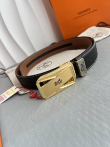 品名：爱马仕.Her..Mes自动扣皮带 腰带 型号：自动扣，纯钢材质经典自动扣，头层牛皮自动带身 腰带：百分百头层牛皮，自动带身，保证真皮。24K纯钢扣永不掉