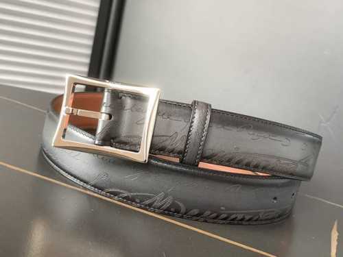 Berluti 布鲁提 新款上新 最新款男士腰带，高端质感感受，顶级擦色小牛皮质感极好，五金Logo立体分明，欧美风格走马蜡线手工缝制，色泽高端