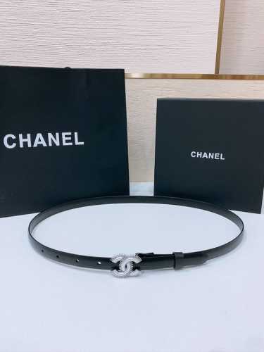 Chanel Cc 树脂白 与 链齿牙金 与银 Logo扣. 进口胎牛皮腰带 1.5Cm精品 精致 典雅
