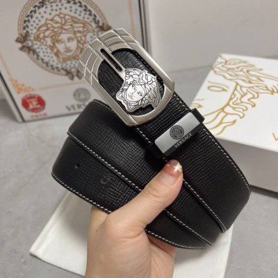 品名：Versace.范思哲 材质：原单牛皮腰带 百分百头层牛皮腰带保证真皮，24K纯钢扣，专柜原单品质、做工精细，时尚大牌，送人自用首选 包装： 请认准如图专