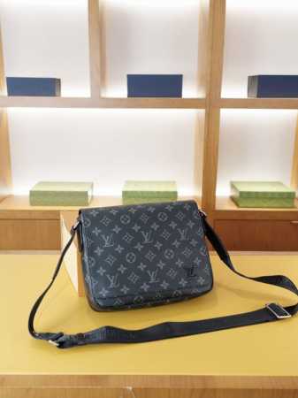 Lv 路易威登 官网同步 高版本 斜挎单肩背包 永恒不过时的标志性产品 纯原单牛皮 顶级五金制作 非市面普通版本 贸易公司订单货 全部实拍 实用性非常高 完全不 - 点击图像关闭