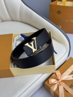 特 Lv 奢华款现代 饰以雅致大方的标志性 柔软结实的皮带 可搭配从礼服到休闲装各种服饰 宽度4.0Cm