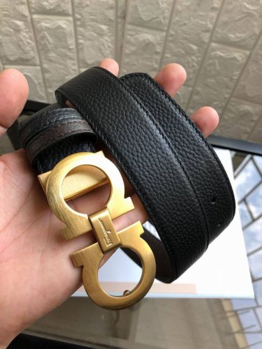 配送专柜全套礼盒包装，菲拉格慕：原单双面头层牛皮荔枝纹带身.黑啡双色一体,正反两面可用，搭配原单扣,长短可自行裁剪，原产皮料定制，专柜宽度3.5Cm