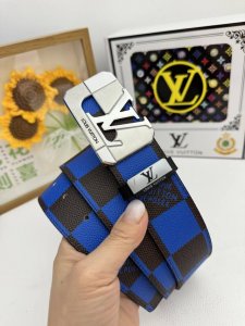 品名：LV..路易..威登原单 材质：原单牛皮腰带 百分百头层牛皮腰带保证真皮，24K纯钢扣，专柜原单品质、做工精细，时尚大牌，送人自用首选 包装： 请认准如图