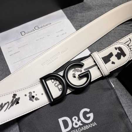 Dg. 宽4.0Cm，，原单 全新涂鸦印花小牛皮腰带，摩登干练配饰，缀以钯色电镀金属 Dg 徽标搭扣 - 点击图像关闭