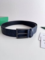 特 P250 Bv 新款男士宽版编织腰带 纯手工Intreccio大格子编织 双面意大利小牛皮搭配枪色方形针扣 侧面有标示 宽度40Mm 颜色: 宝蓝色