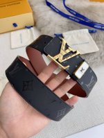 品名： Lv..路易..威登腰带皮带原单 型号：挂扣，经典纯钢材质花纹挂扣，头层牛皮，图片实物拍摄 材料：头层牛皮，挂扣系列，纯钢材质扣头，钯镀电镀工艺永不掉色