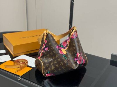 配折叠盒 Size： 38.29Cm Lv Neverfull 网红购物袋！ 骨灰级产物！ 经典到无可复制！ 有质感！有味道！