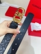 菲拉～这款双面皮带风格优雅，采用双饰面设计，灵活演绎多变造型，时刻保持考究格调，可谓现代绅雅男士的主打配饰。天然粒纹牛皮面与锤纹牛皮面相互拼接，呈现前卫醒目的边