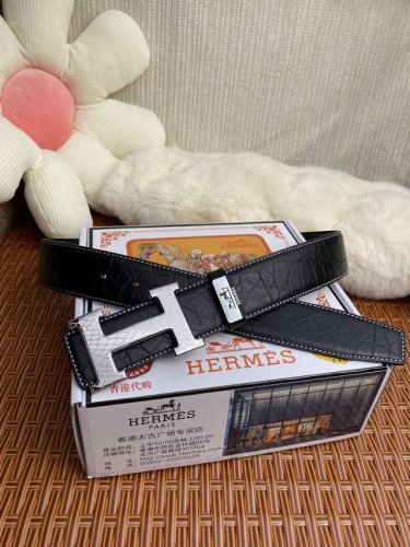 品名：爱马仕.Hermès 原单 材质：原单牛皮腰带 百分百头层牛皮腰带保证真皮，24K纯钢扣，专柜原单品质、做工精细，时尚大牌，送人自用首选 包装： 请认准如