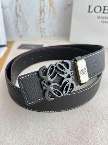 品名：罗意威.Loewe 腰带 皮带 型号：挂扣，纯铜材质亮面挂扣，图片实物拍摄 材料：百分百头层牛皮，保证真皮。24K纯铜扣，永不掉色专柜同等质量， 头层牛皮
