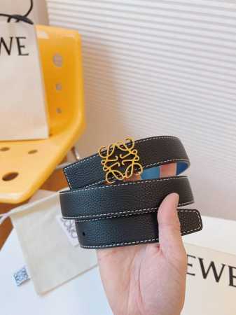 特 Loewe罗意威产品打造成兼具实用性及独特性的时尚精品。Loewe罗意威采用卓越工艺，简约造型，精美材质质量，致力打造针对不同生活领域的时尚精品。休闲百搭！ - 点击图像关闭