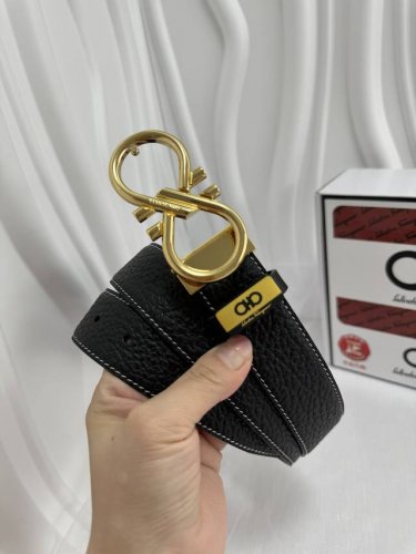 品名：菲拉格幕 原单 材质：原单牛皮腰带 百分百头层牛皮腰带保证真皮，24K纯钢扣，专柜原单品质、做工精细，时尚大牌，送人自用首选 包装： 请认准如图专柜包装赠