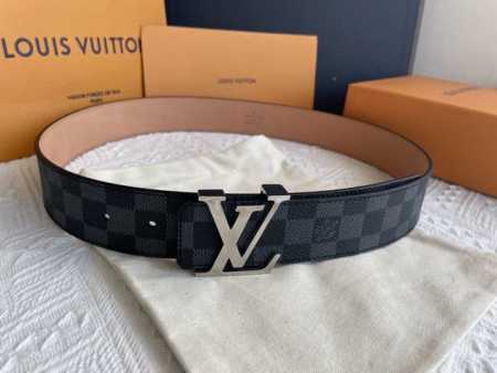 配全套包装礼盒Lv经典款Logo卡头扣腰带，男士最佳选择，搭配西裤或者牛仔裤均可3.8Cm。 - 点击图像关闭