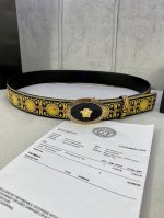 特 宽度4.0Cm Versace 范思哲 此款palazzo腰带采用牛皮革面料制作，并饰有le Pop Classique图案印花和标志性的椭圆美杜莎五金配件