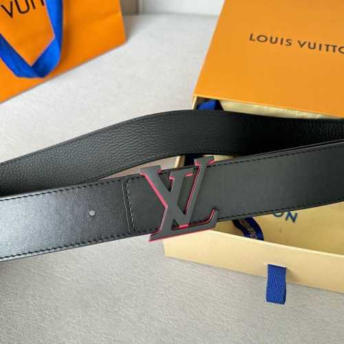 L0Uis Vuitt0N 專櫃最新升級版本 寬度40Mm 原廠荔枝紋面内衬進口柔軟小牛皮底 搭配新型字母搭扣 百搭易襯