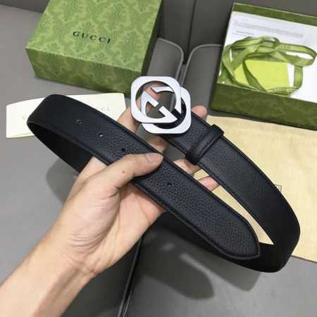 原版包裝 G U C C I 寬度40毫米 男士腰帶 這款時尚腰帶以雙面頭層小牛皮革匠心呈現，經典荔枝紋小牛皮設計 配以由精鋼金屬打造的Gucci銘牌經典雙G腰 - 点击图像关闭