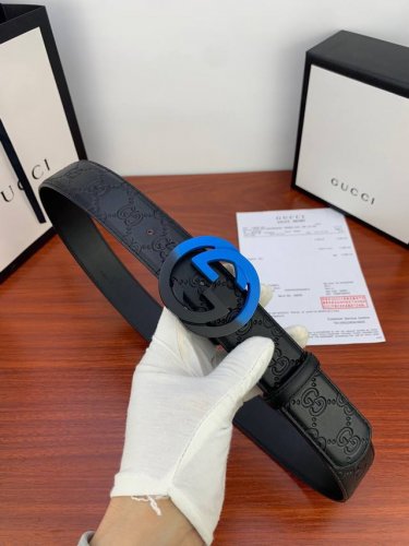 Gucci 經典款g家大花面带身 搭配新款烤漆钢扣採用精挑細選進口頂級牛皮，手感柔軟細膩！帶身寬度4.0Cm