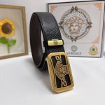 品名：Versace.范思哲 材质：原单牛皮腰带 百分百头层牛皮腰带保证真皮，24K纯钢扣，专柜原单品质、做工精细，时尚大牌，送人自用首选 包装： 请认准如图专