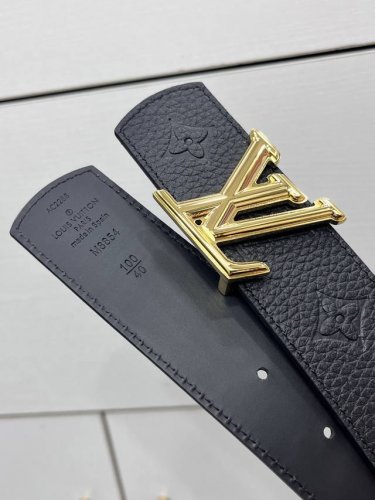 特 Lv.路易威登 全套包装 宽度 40Mm宽度 正品一体铸造五金钢扣 原厂皮料 双面原厂定制进口面料 可送礼自用不错选择