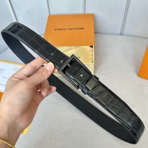 寬度：35Mm 驢家最新品 男士經典頂級休閒腰帶 寬度35毫米 品牌專用鳄鱼纹小牛皮搭配小牛皮底 全新開模精品針扣設計 低调百搭款！