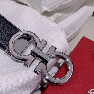 菲拉格慕 高级定制款男士皮带 双面头层牛皮 可双面使用 自行选择搭配 真材实料 很有质感 时尚经典不失风范 搭配精品尾夹扣 长短可自行裁剪 宽度3.5Cm
