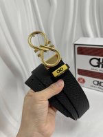 品名：菲拉格幕 原单 材质：原单牛皮腰带 百分百头层牛皮腰带保证真皮，24K纯钢扣，专柜原单品质、做工精细，时尚大牌，送人自用首选 包装： 请认准如图专柜包装赠