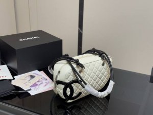 配折叠盒 Size：27Cm 香奈儿 熊猫康鹏枕头包 经典黑白熊猫配色太好看了 高级Feel满满 不管日常通勤喝下午茶拎它出门再合适不过啦！