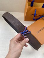 特 Lv原单头层牛皮压老花面，内衬头层小牛皮底，搭配原单刚扣 专柜宽度