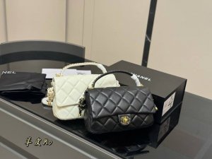 折叠盒 香奈儿Chanel 字母手柄Woc发财包 百搭经典 精致的一只 真的超级无敌巨可爱 仙气满满 小姐姐日常必入款 尺寸:21.15Cm
