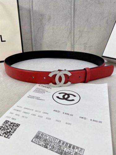 宽度3.0Cm Chanel 香奈儿 经典款平纹 两面牛皮搭配 金 银 色镶钻钢扣。