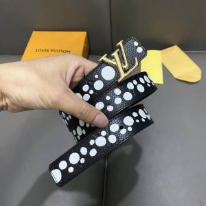 原版包裝 L0Uis Vuitt0N 今季新品 驢家女士原單腰帶 寬度30毫米 定制經典帆布面料搭配小荔枝紋小牛皮底 全新開模新款五金 可雙面佩戴 多色可選。百