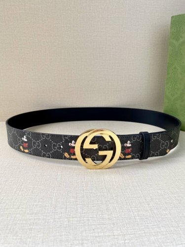 宽度4.0Cm Gucci 双面腰带，一侧为Gg Supreme帆布融入米奇图案 ，反面一侧为原版头层牛皮底 配以互扣式双G原单钢扣采用真空电镀 厚度6.0Mm