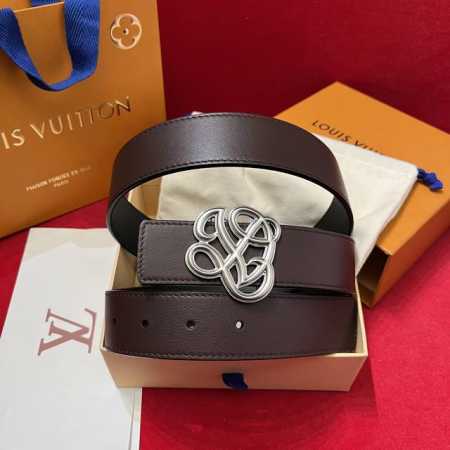 简约但高级时髦驴牌男士腰带 宽度35Cm 双面选用进口小牛皮两面可用 全新繁复交织的精致搭扣 不喜欢夸张大Logo的选这款就对了 5432 - 点击图像关闭