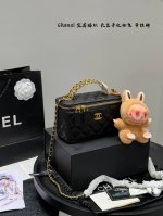 折叠礼盒 带拉布布挂件！ Size ：18*11Cm Chanel 香奈儿 化妆包 高级精致Vanity 编织金属手柄 小香家 24B 长盒子 箱子 我愿称本季