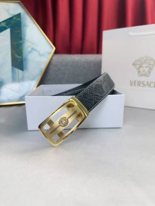 特 P180 品牌： 范思哲 新款自动进口头层小牛皮，手感细腻柔软。搭配纯钢自动精品钢扣，男士必备！宽度：3.5Cm钢自动扣皮带