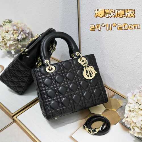 五格羊皮黑色 My Lady 全新做法，袋口翻盖，单肩手提包经典款单肩斜挎英国皇室戴妃包，可拆卸的真皮肩带，手感柔软超细腻，舒适又不失优雅，时尚简约设计，包包大