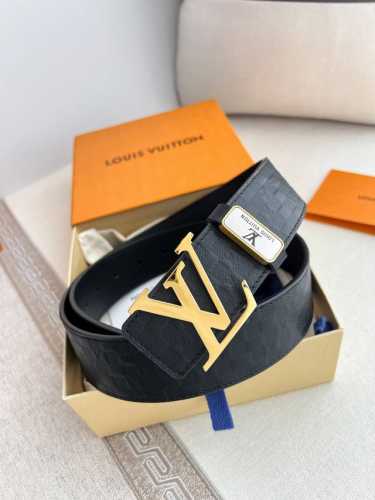 品名： Lv..路易..威登腰带皮带原单 型号：挂扣，经典纯钢材质挂扣，头层牛皮，图片实物拍摄 材料：头层牛皮，挂扣系列，纯钢材质扣头，钯镀电镀工艺永不掉色。原