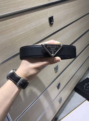 配送专柜包装 打孔针 特 宽35Mm，支持Nfc 原单双面进口头层牛皮带身，搭配原版经典三角微标扣，手感.油边近乎完美，原产皮料牛皮定制，质感无可挑剔，出众的细