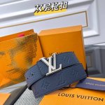Lv Dimension 双面腰带将创意传承与华美街头风范共冶一炉，彰显创意总监 Pharrell Williams 的时尚远见。Monogram 帆布铺陈外层