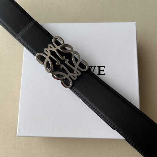 罗意威 尺寸:带宽40Mm 正品尺寸 五金材质:专柜精品扣，真空电镀，工艺精细 带身材质:天然头层牛皮，质感十足，手感柔软。时尚个性，经典百搭！可自行选择搭配！