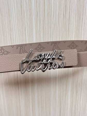 当季新款，3.0宽双面卡其色进口牛皮一面激光，搭配精品铁丝扣， - 点击图像关闭