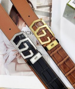 皮带：Gucci.古奇顶级复刻- 腰带：原单品质百分百进口原厂头层牛皮皮带，保证真皮腰带，雕花镂空镶钻石设计24K纯钢扣.永不掉色进口原厂鳄鱼皮纹路.纯手工双线