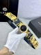 宽度4.0Cm Versace范思哲此款Palazzo腰带采用牛皮革面料制作，并饰有Le Pop Classique图案印花和标志性的美杜莎五金配件。