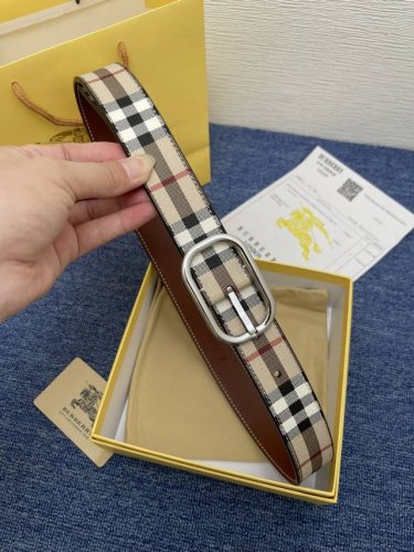 品牌 巴宝莉 特L 描述 经典系列新品腰带，采用小牛皮材质，完美搭配手工车线，经典配色，可搭配商务西装或更为休闲的造型。腰带为法国尺寸，请在购买前参阅腰带尺寸指