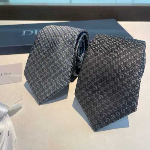 Dior家新款领带 Dior男士蚕丝藤格纹领带 稀有展现精湛手工与时尚优雅理想选择，这款采用Do家经典且具有标志性的格纹领带，以同色调手法演绎的更显雅致风尚 让