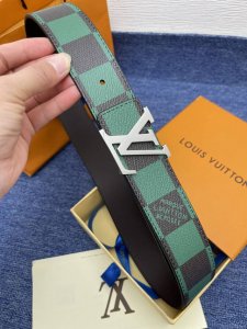Lv.路易威登 全套包装 原版品质 代工厂货品 40Mm宽度 正品一体铸造五金钢扣，原厂皮料 双面原厂定制面料，区别市场货