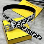 特 Fendi 芬迪 宽38Mm 标志造型宽皮带。原版定制F扣，进口原版小牛皮制成。印有浮雕黑Ff 图案。镀金表面金属制品，品质保证。