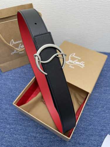3.8宽Christian 、Louboutin 男士Ricky标志性徽标搭扣黑色腰带红色底，双面牛皮。